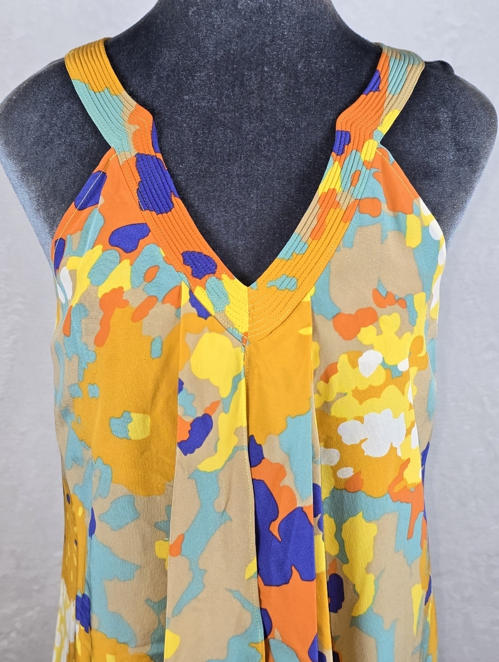 Diane von Furstenberg 100%Silk Floral V-Neck Handkerchief Hem Ruffle Top Sz. 2 - Picture 4 of 12